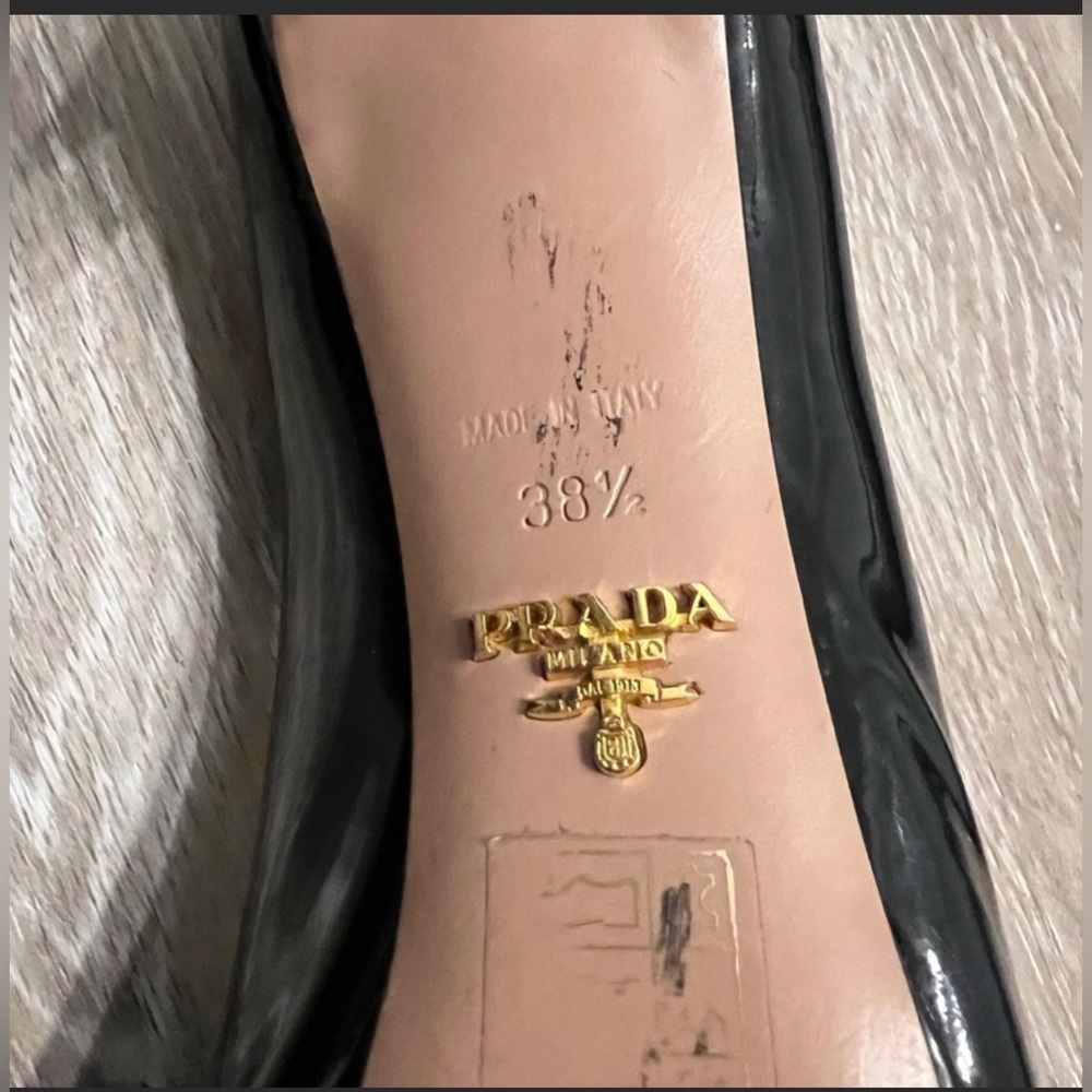 Prada peptoe Patent Leather Pumps are a size 8. - Picture 4 of 8